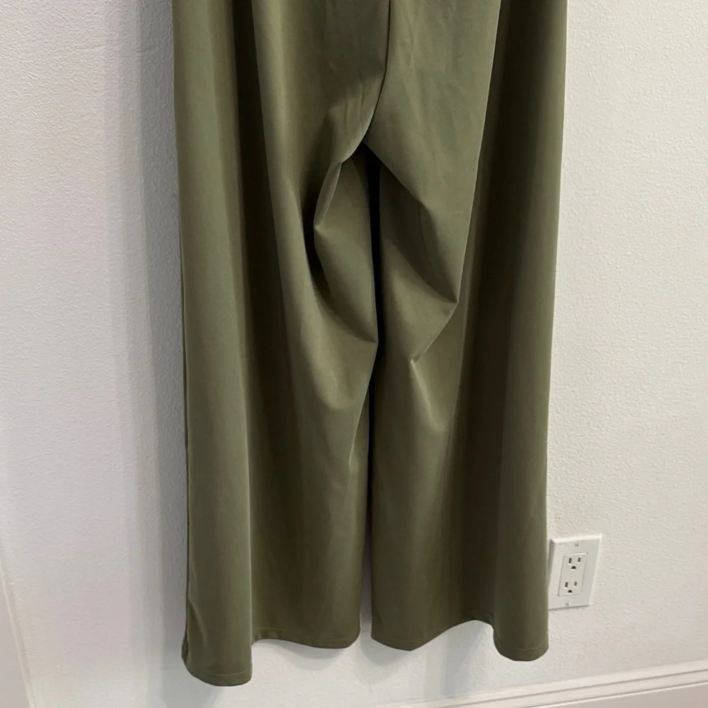 HALARA Sleeveless Olive Green V-Neck forming Jumpsuit size SMALL - Picture 9 of 11